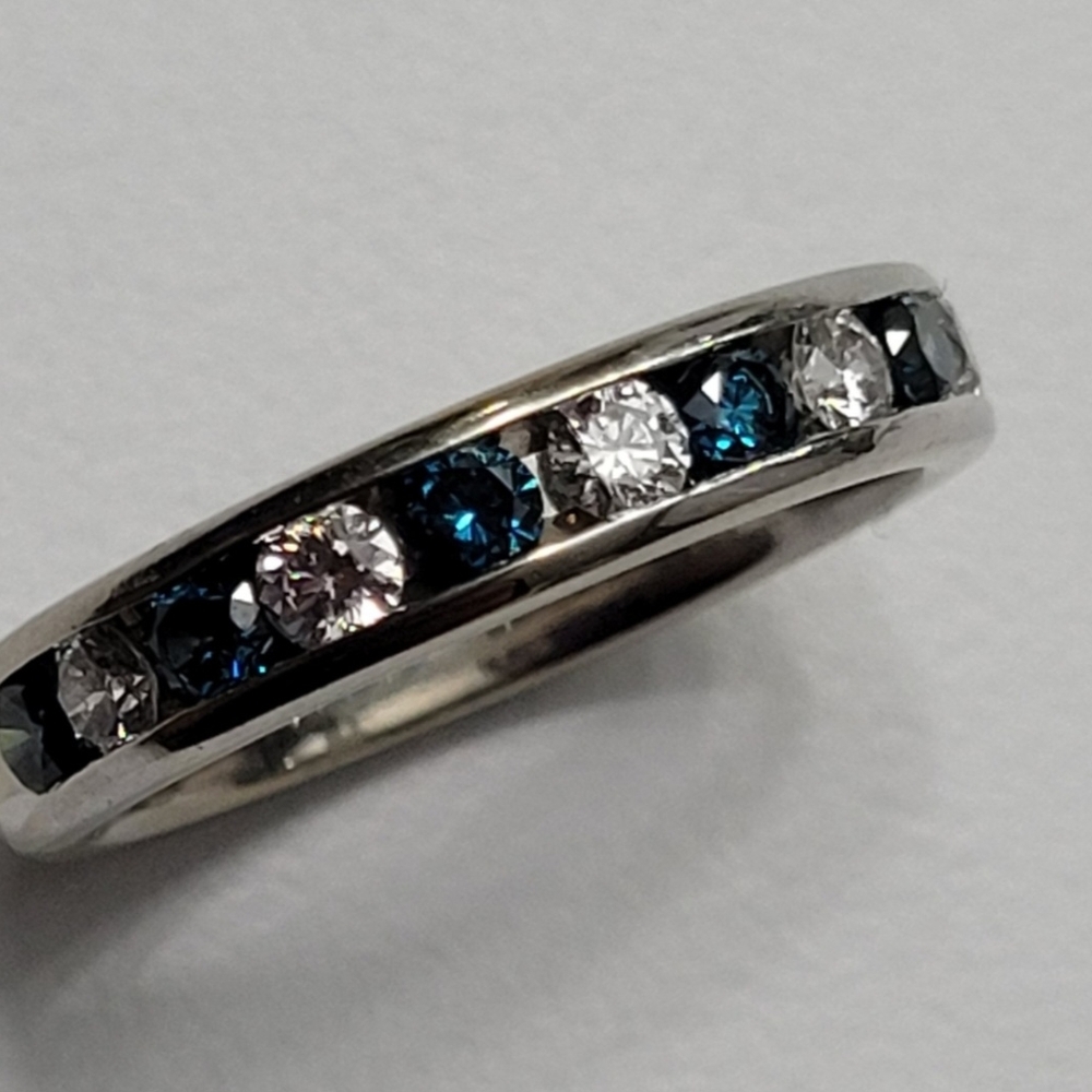 Elegant Silver and Blue Diamond Ring